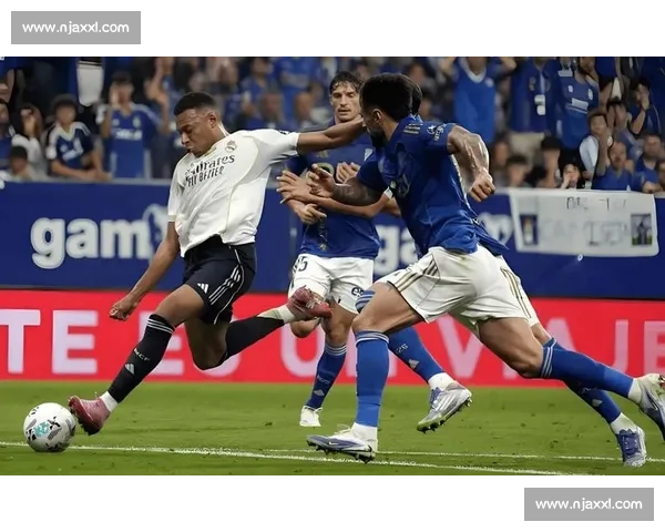 足球比赛全场攻防博弈与战术较量精彩回顾解析深度剖析与关键瞬间盘点 - 副本 - 副本 (3)