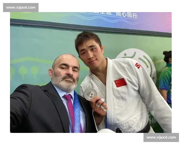 柔道比赛中的技艺与精神探讨：竞技、文化与运动员心态的全方位分析