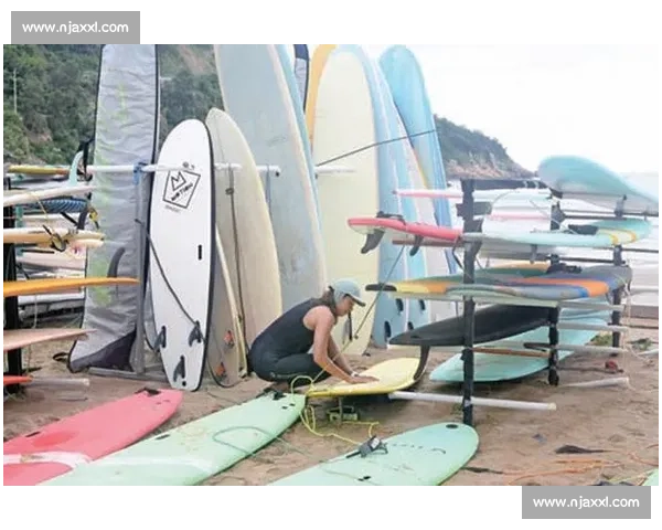 激情海浪上的较量：全球顶尖冲浪选手巅峰对决盛况 - 副本 - 副本